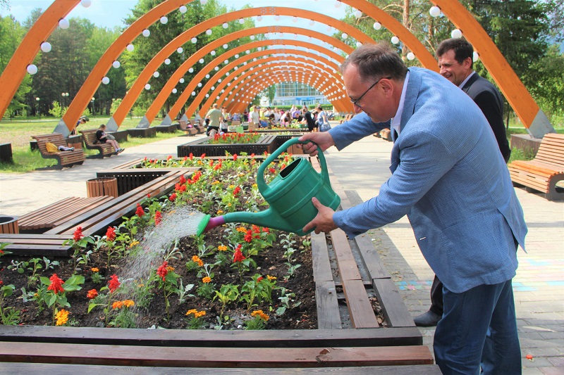 Фото - В Качканаре цветочный принт по-прежнему в тренде